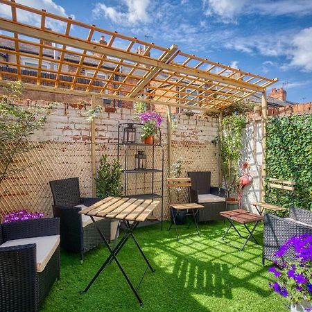 *New* Chester Canal Side 2 Bed Character Home ภายนอก รูปภาพ