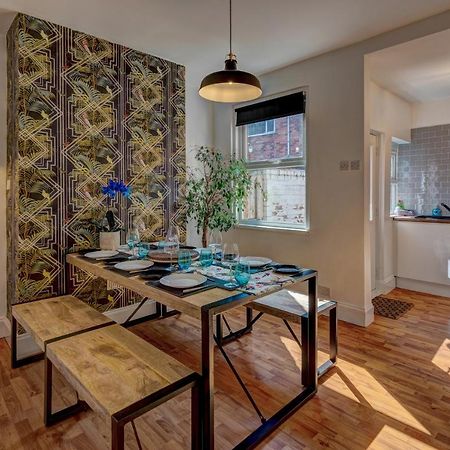 *New* Chester Canal Side 2 Bed Character Home ภายนอก รูปภาพ