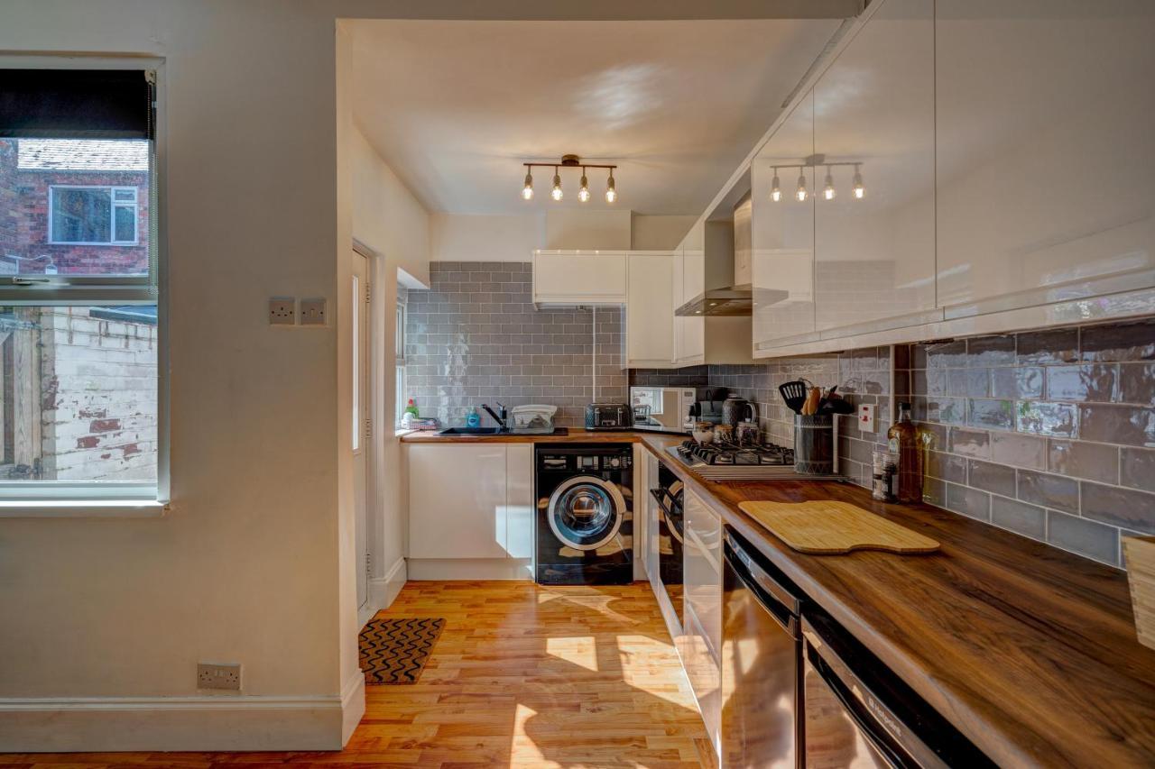 *New* Chester Canal Side 2 Bed Character Home ภายนอก รูปภาพ