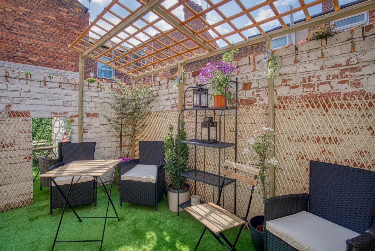 *New* Chester Canal Side 2 Bed Character Home ภายนอก รูปภาพ