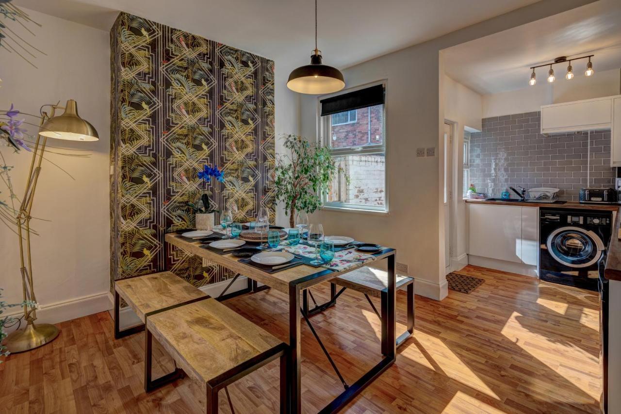 *New* Chester Canal Side 2 Bed Character Home ภายนอก รูปภาพ