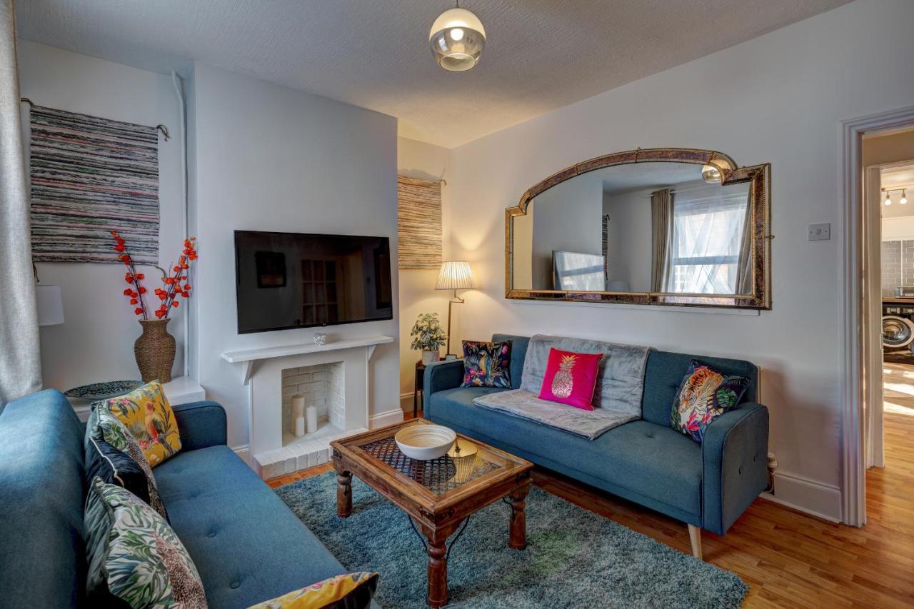 *New* Chester Canal Side 2 Bed Character Home ภายนอก รูปภาพ
