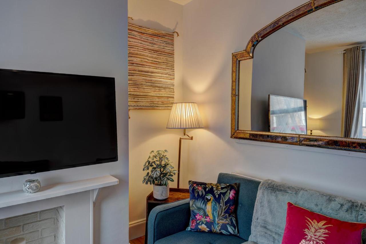 *New* Chester Canal Side 2 Bed Character Home ภายนอก รูปภาพ